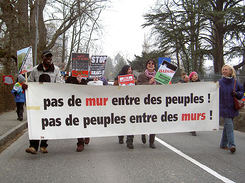 manif antiguerre OUT NOW 18 mars 2006