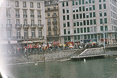 manif antiguerre OUT NOW 18 mars 2006